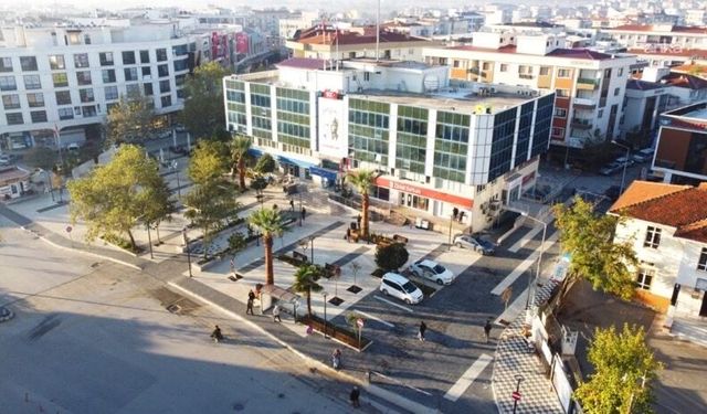 Menderes Belediyesine operasyon: Başkan Yardımcısı gözaltına alındı