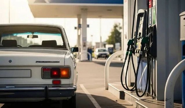 Otomotiv dünyasını sarsan test: 50 yıllık arabalar modern araçlardan daha az yakıyor!