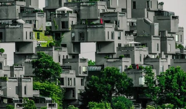 354 beton kutu üst üste dizilerek yapıldı! Dünyanın en sıra dışı apartmanı ilgi odağı oldu