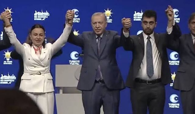 CHP'li üç isim AK Parti'ye katıldı: Rozetlerini Erdoğan taktı