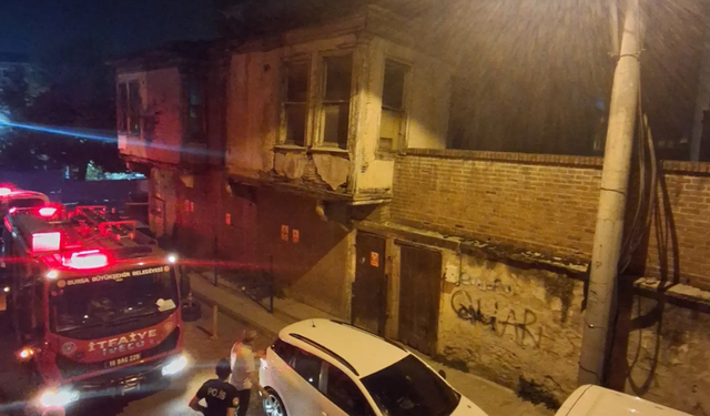 Bursa’da tarihi konağın çatısı çöktü! Facianın eşiğinden dönüldü