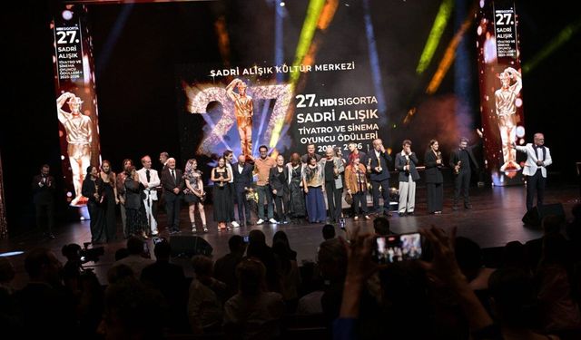 Sadri Alışık Tiyatro ve Sinema Oyuncu Ödülleri sahiplerini buldu