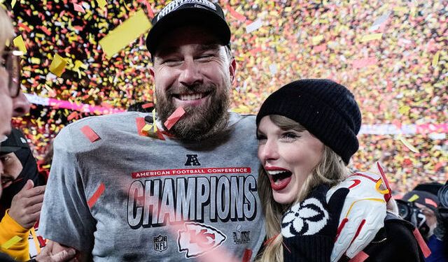 Taylor Swift’den eşine tribünde sevgi gösterisi: “İşte benim kocam!”