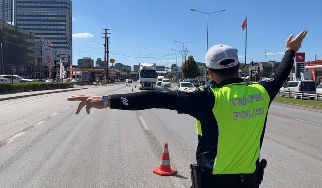 Bursa’da ağır tonajlı araç denetimi: İzin belgesi olmayanlar geri çevrildi