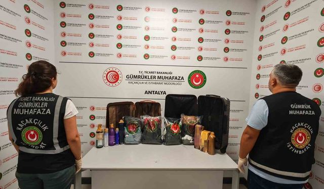 Antalya Havalimanı'nda uyuşturucu operasyonu: 18 kilo 921 gram likit metamfetamin ele geçirildi