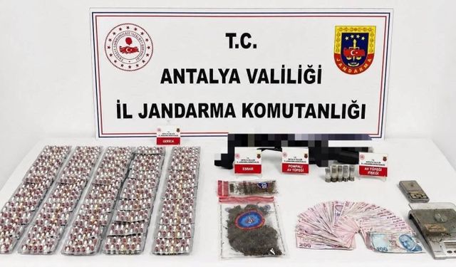 Antalya'da iki ilçede uyuşturucu operasyonu: 6,8 kilo skunk ele geçirildi
