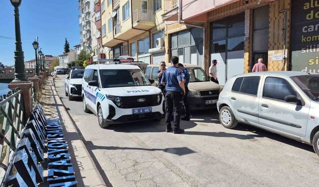 Aracını çekmek için gelmişti, direksiyon başında hayatını kaybetti