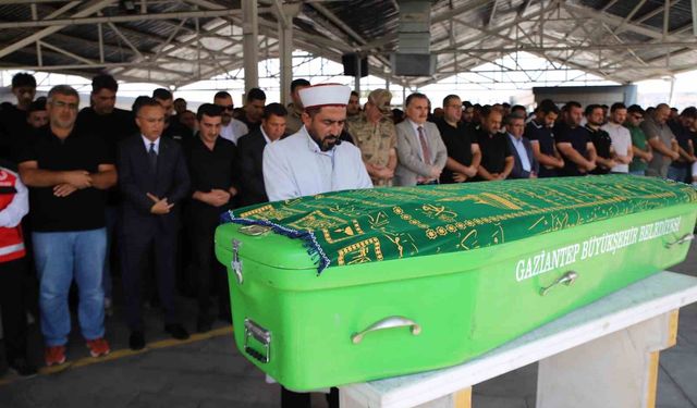 Batan gemide hayatını kaybeden Nihat Balyemez son yolculuğuna uğurlandı