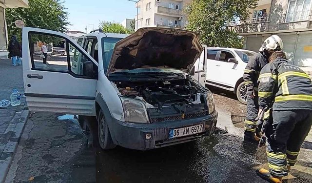 Batman'da park halindeki araçta yangın