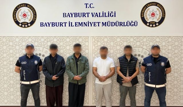 Bayburt'ta 2 düzensiz göçmen ile 2 şüpheli yakalandı