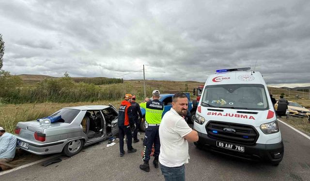 Bayburt'ta otomobille pikabın çarpıştığı kazada 1 kişi öldü, 4 kişi yaralandı