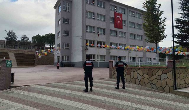 Bilecik'te okul çevrelerinde 857 kişi denetlendi