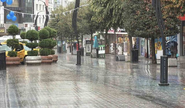 Bolu'da sağanak yağış hayatı olumsuz etkiliyor