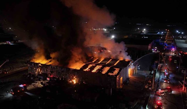 Bolu'daki fabrika yangınında yaklaşık 4 saat geride kaldı: 1 yaralı