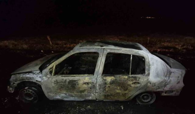 Burdur'da araç yangını otluk alana sıçradı: 2 bin metrekare alan yandı