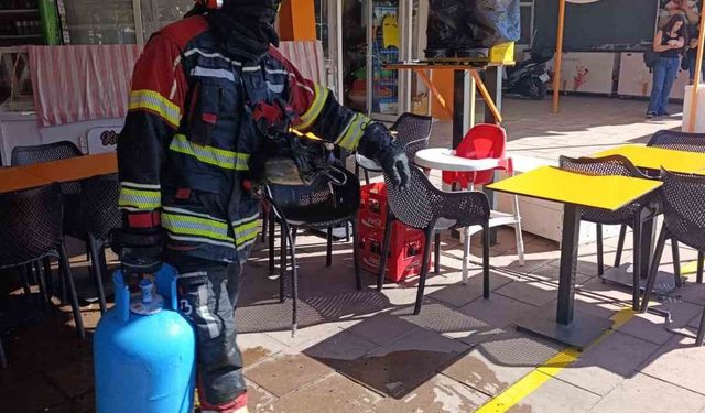 Burhaniye'de işyeri yangını paniğe neden oldu