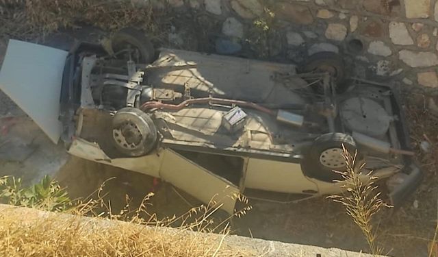 Çaldıkları otomobille dereye uçtular