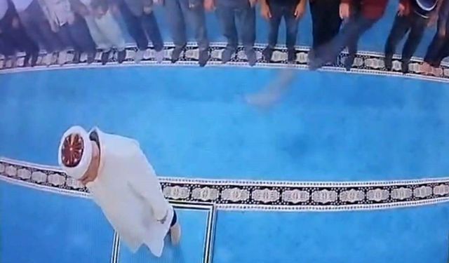 Camide kediyi tekmeleyen şahıs serbest bırakıldı
