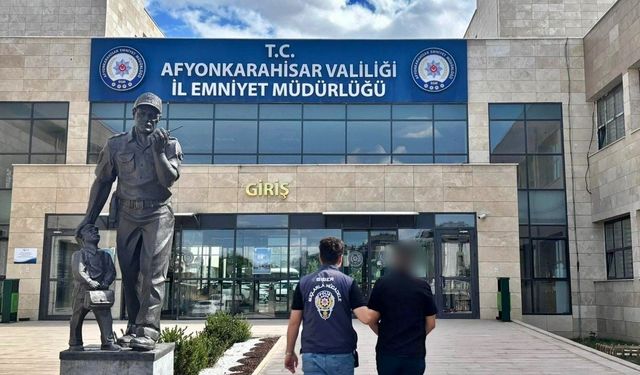 Çocuk müstehcenligi suçundan aranan şahsı polis yakaladı