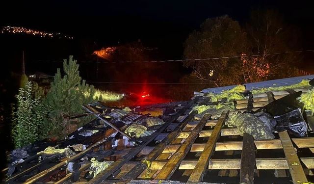Damlıca köyünde çatı yangını büyümeden söndürüldü
