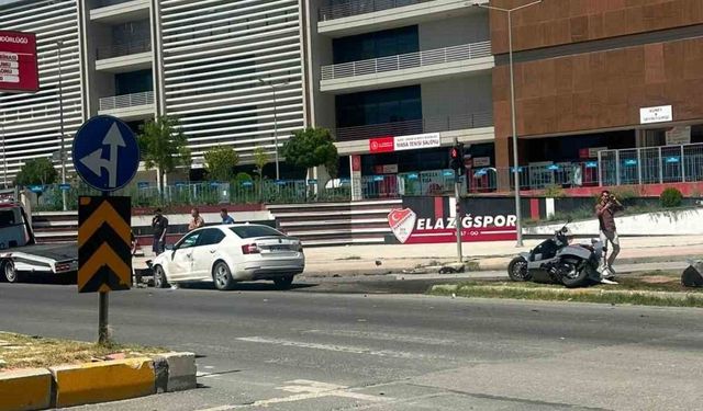 Elazığ'da otomobil ile motosiklet çarpıştı: 3 yaralı