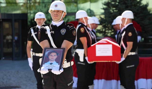 Elazığ'da trafik kazasında hayatını kaybeden polis, memleketine uğurlandı