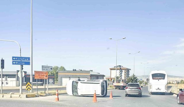 Eskişehir'de hafif ticari araç devrildi: 5 yaralı