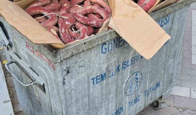 Gönen'de fuar sonrası çöp konteynerinde sucuklar bulundu