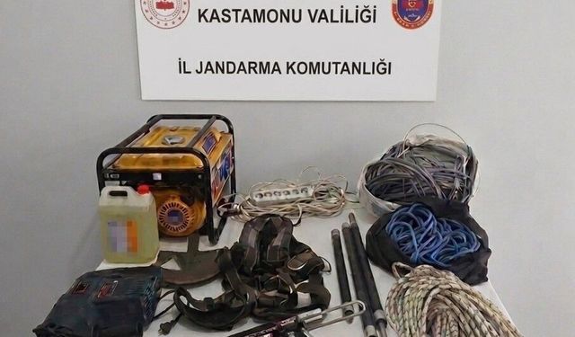 Kaçak define avcıları fotokapanla tespit edildi, suçüstü yakalandı