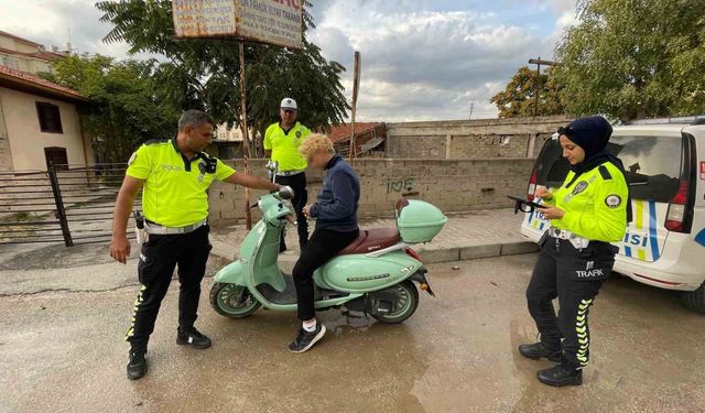 Karaman'da ters yönde giden kasksız motosiklet sürücüsüne 12 bin 500 lira ceza