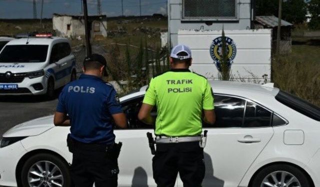 Kars'ta trafik ekiplerinden karayollarında sıkı denetim: 'Hızınızı düşürün, kemerinizi takın'