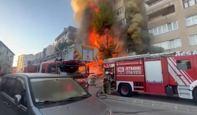Kartal'da alev alev yanan market kullanılamaz hale geldi