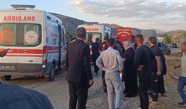 Tırın çarptığı otomobilde 5 kişi yaralandı