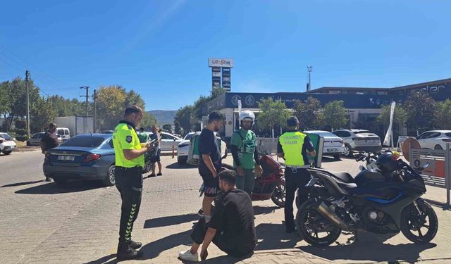 Menteşe'de motosiklet ve otomobil çarpıştı: 1 yaralı