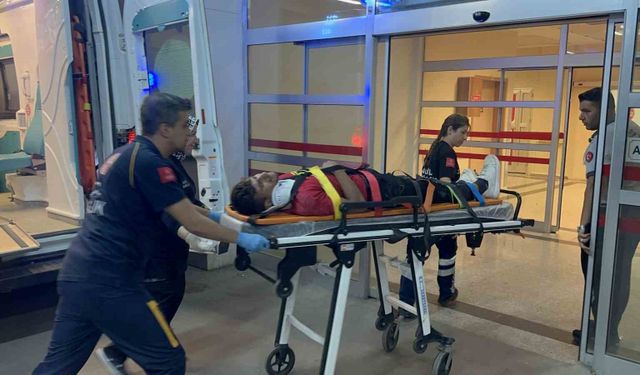 Motosiklet ile otomobil çarpıştı: 1 yaralı
