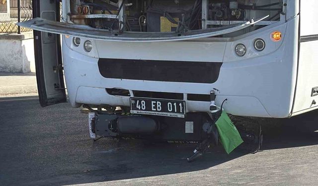 Muğla'da elektrikli bisiklet otobüsün altında kaldı: 1 yaralı