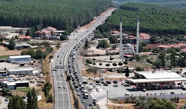 Muğla'da zincirleme kaza sonrası karayolunda trafik tıkandı