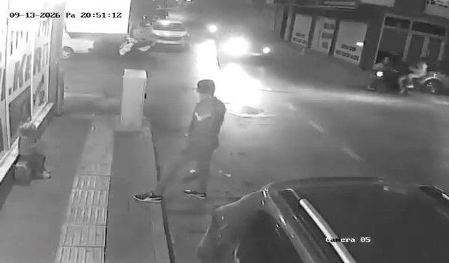 Karacabey'de feci kaza kamerada: Motosikletteki 2 kişi yola savruldu