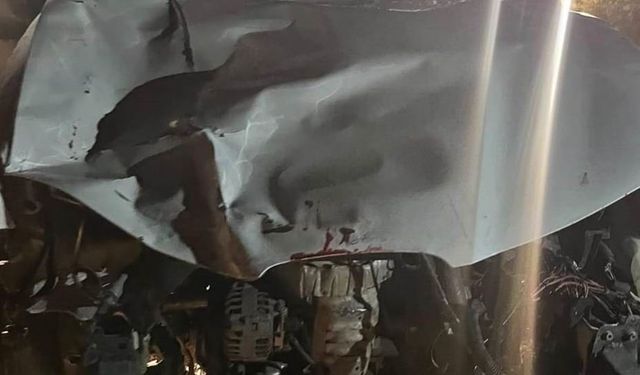 Otomobil yol kenarında yürüyen gençlere çarptı: 1 ölü, 2 yaralı