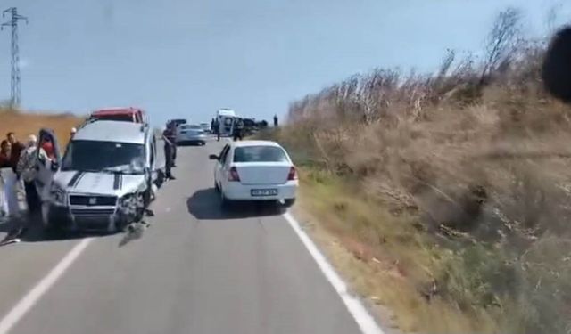 Pehlivanköy Pavli Panayırı yolunda ambulans kazaya karıştı: 5 yaralı
