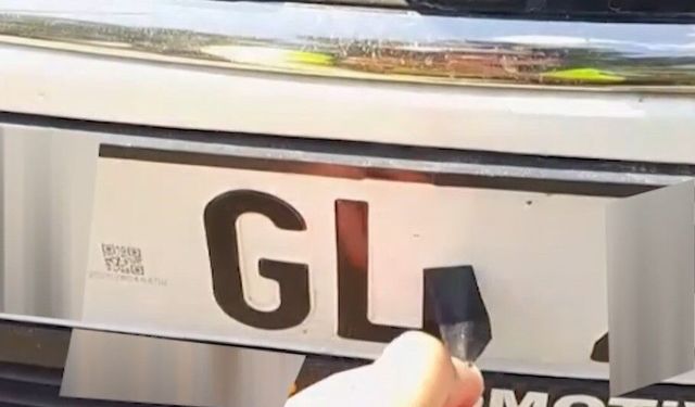 Plakada bant ile yapılan harf değişikliğine 140 bin TL ceza, 30 gün trafikten men