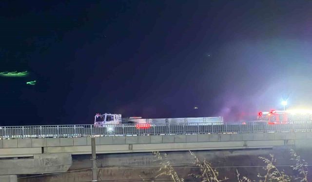 Polatlı'da seyir halindeki tır alevlere teslim oldu