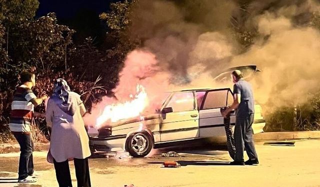 Pursaklar'da seyir halindeyken alev alan araç kullanılamaz hale geldi