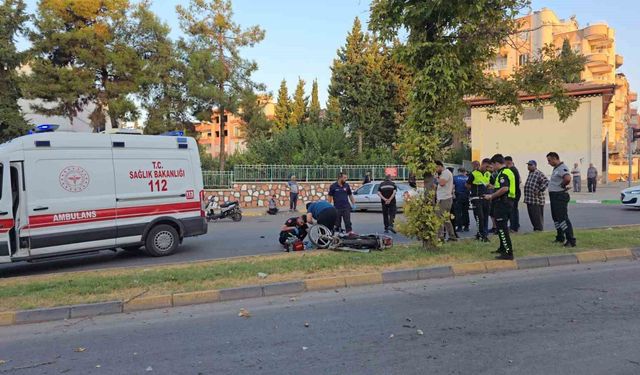 Refüjdeki ağaca çarparak devrilen motosikletin sürücüsü hayatını kaybetti