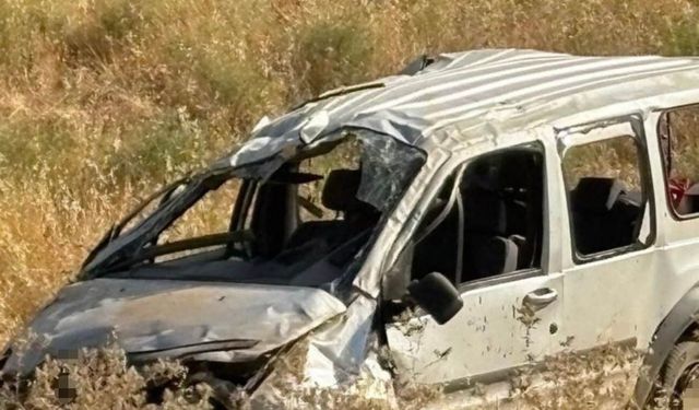 Siirt'te hafif ticari araç takla attı: 1 yaralı