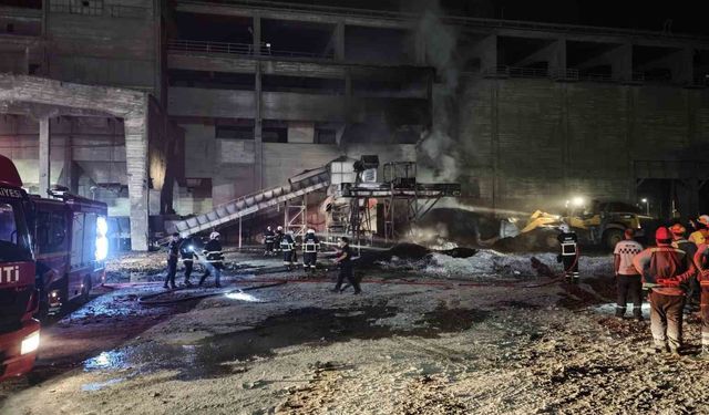 Sivas'ta çimento fabrikasında korkutan yangın