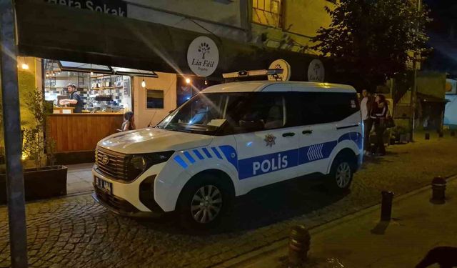 Ters yönden gelen alkollü motosiklet sürücüsü polis otosuna çarptı