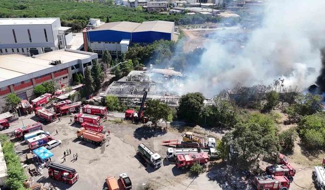 Tuzla'daki fabrika yangını kısmi olarak kontrol altına alındı