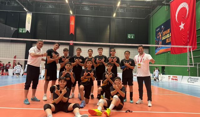 İnegöl’de “Gençlik Yılı”nda binlerce çocuk ve genç sporla buluştu