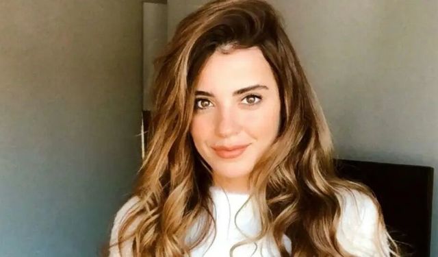 Ezgi Eyüboğlu'nun tatil pozları gündem oldu: Kombini dikkat çekti